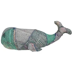 Kantha Whale, Medium